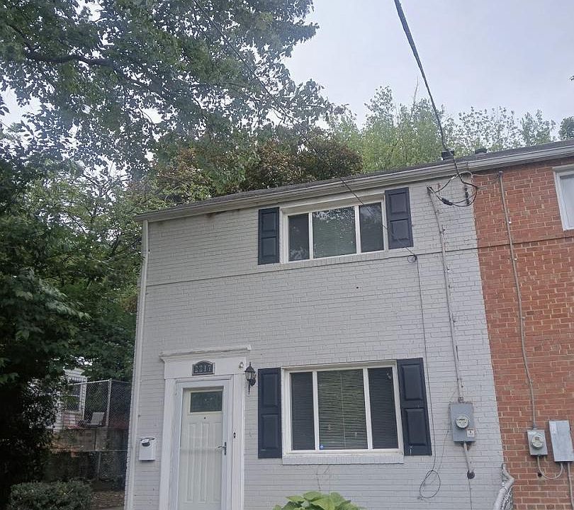 1st image of 2217 Houston St