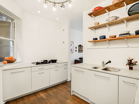 5th image of 252 E 7th St #5/6