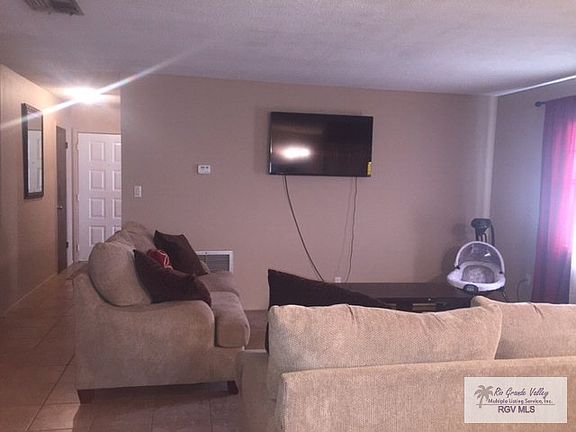 3rd image of 165 Glenbrook Dr #A