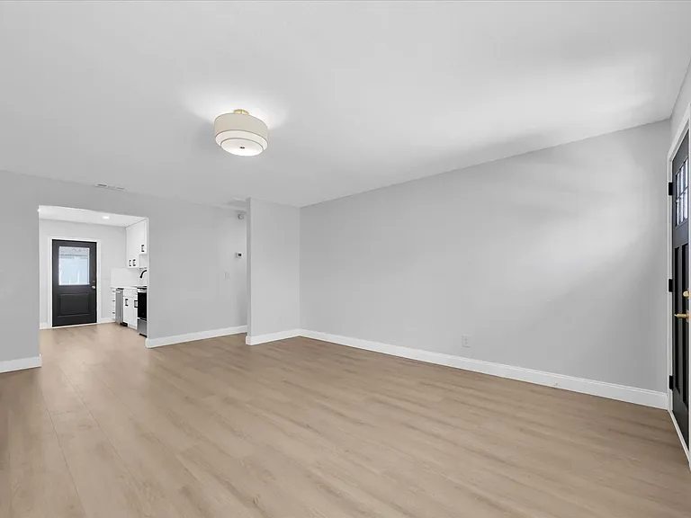 3009 W Binnicker Ave — Photo 12