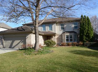 319 Woodside Dr, Bloomingdale, IL 60108