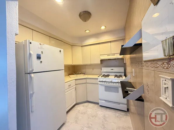 (undisclosed Address), Bronx, NY 10461