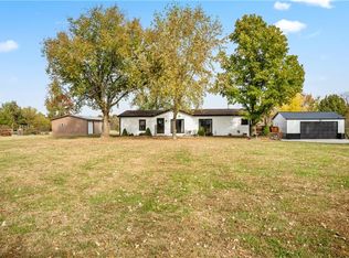 32408 E Colbern Rd, Oak Grove, MO 64075