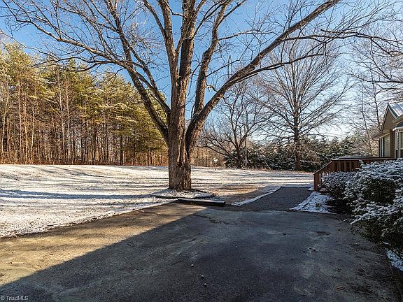 3rd image of 330 Windy Creek Cir