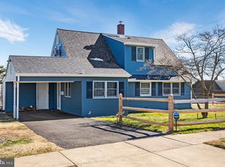 2 April Ln, Levittown, PA 19055