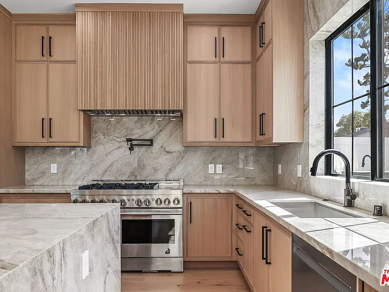 5917 Rhodes Ave — Photo 17