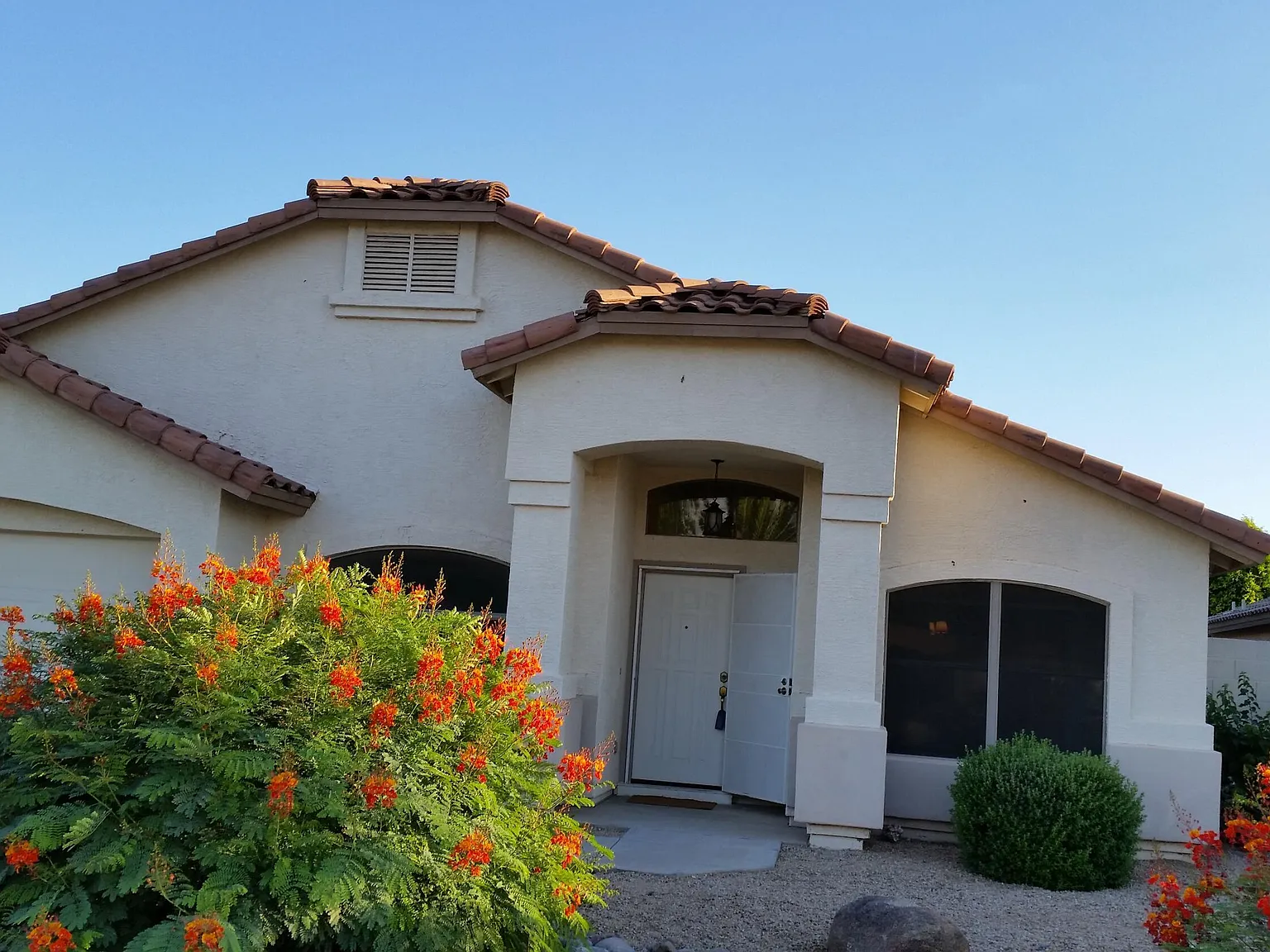 4 bed, 2313 sqft, $2,350 — Photo 2