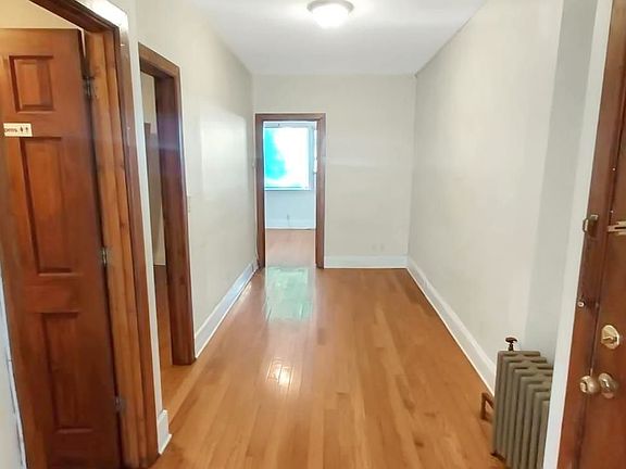 4th image of 488 Pavonia Ave