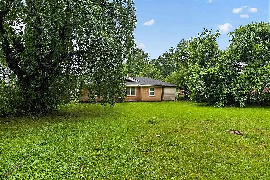 2970 Manndale Dr — Photo 2