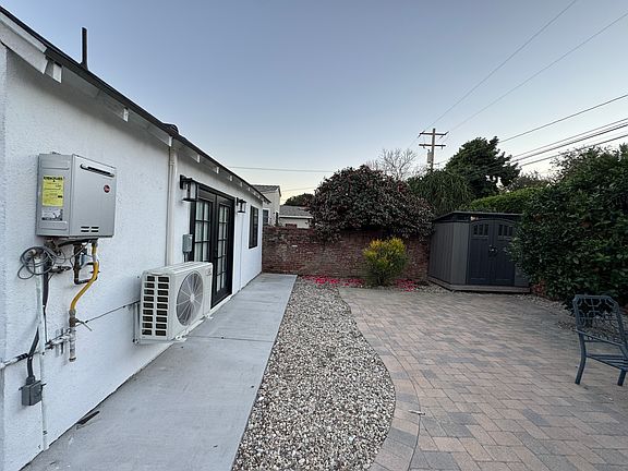 5th image of 2861 Cedar Ave Unit A