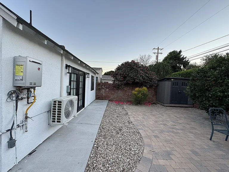 2861 Cedar Ave #A — Photo 5