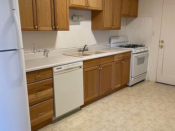 3rd image of 107 Ross Ave APT 4
