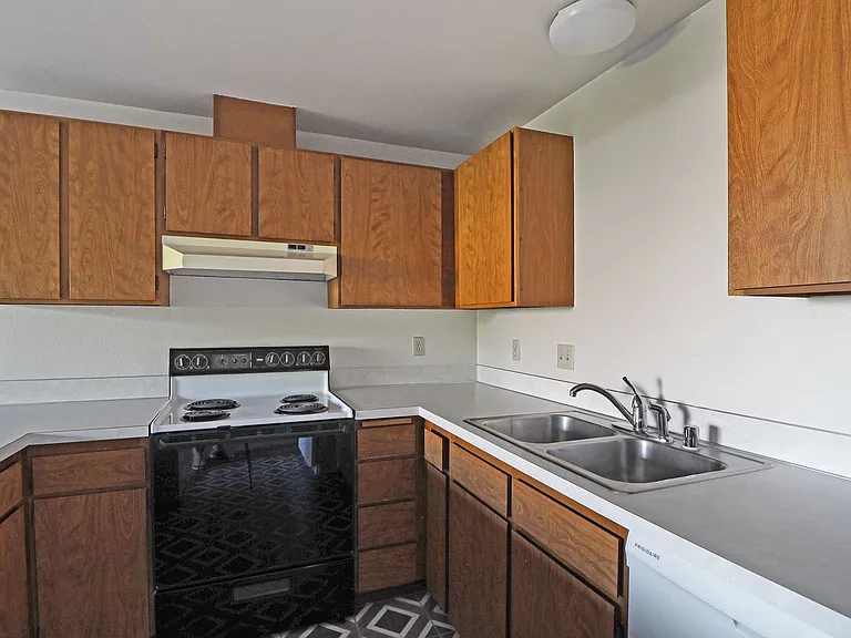 Idylewood Apartments — Photo 6