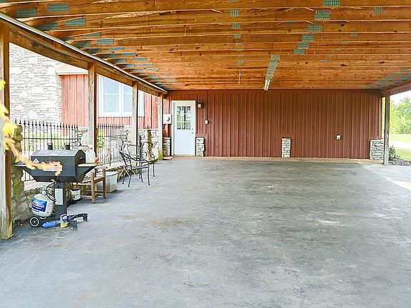 4th image of 110 Lee Hollow Ln