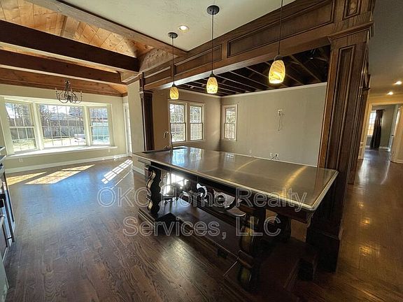 4th image of 1718 Guilford Ln