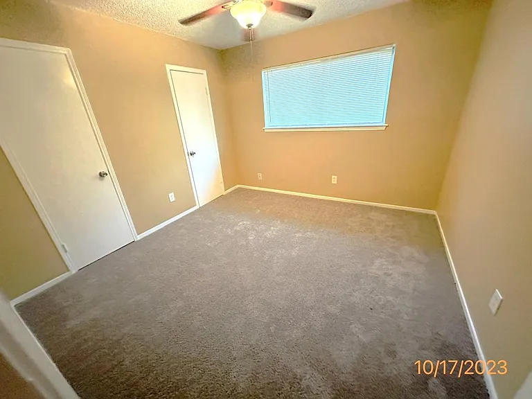 12210 Roandale Dr — Photo 10