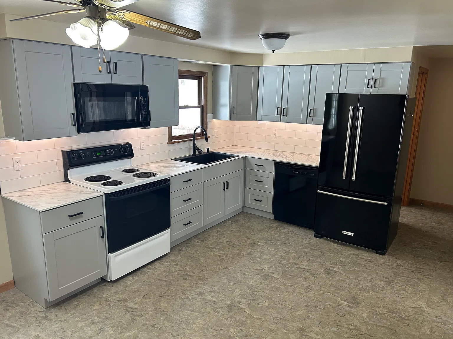 2 bed, 1.5 bath, 1100 sqft, $1,900 — Photo 1