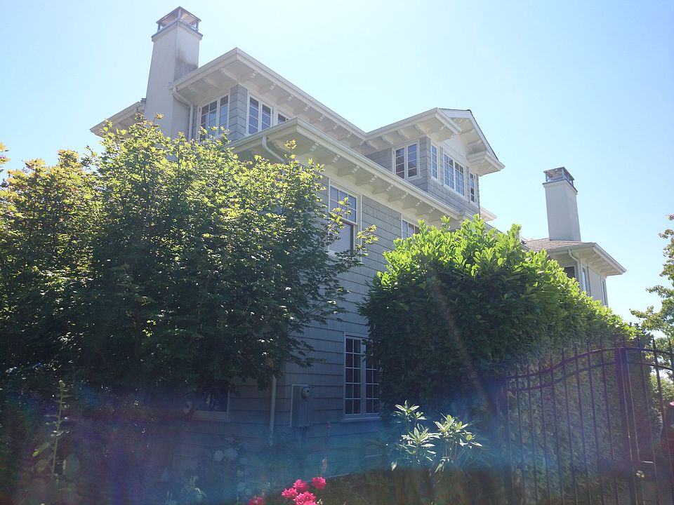 2nd image of 1014 E Blaine St