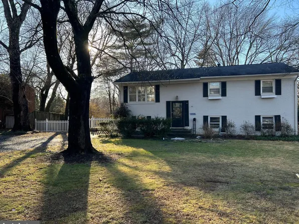 2046 Greenwich St, Falls Church, VA 22043