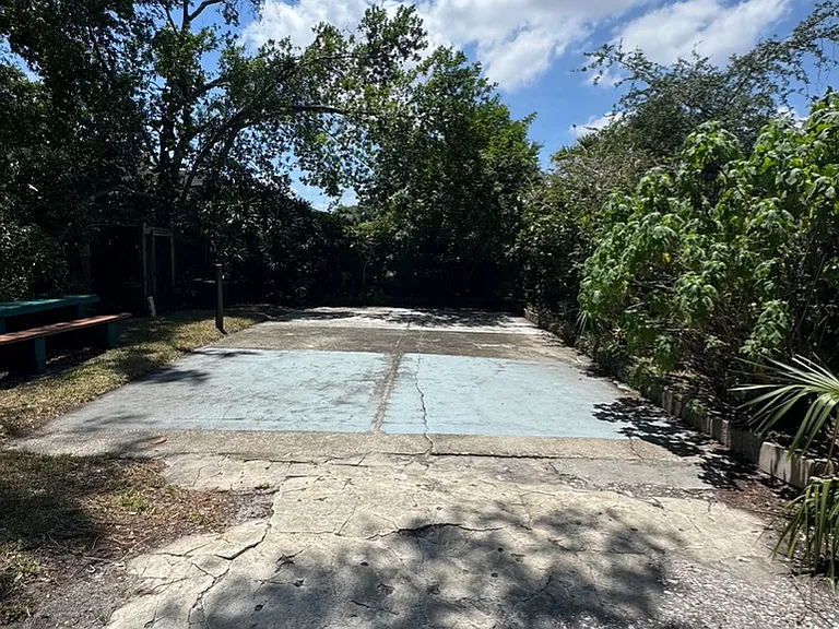 pickleball/basketball court