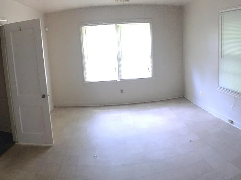 314 W King St — Photo 6