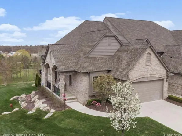 5720 Knob Hill Cir, Clarkston, MI 48348