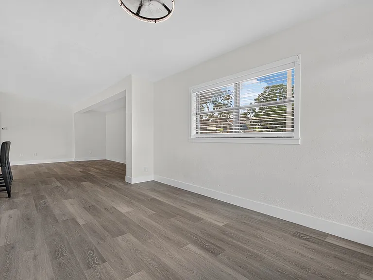 2500 Myrtle Ave — Photo 10