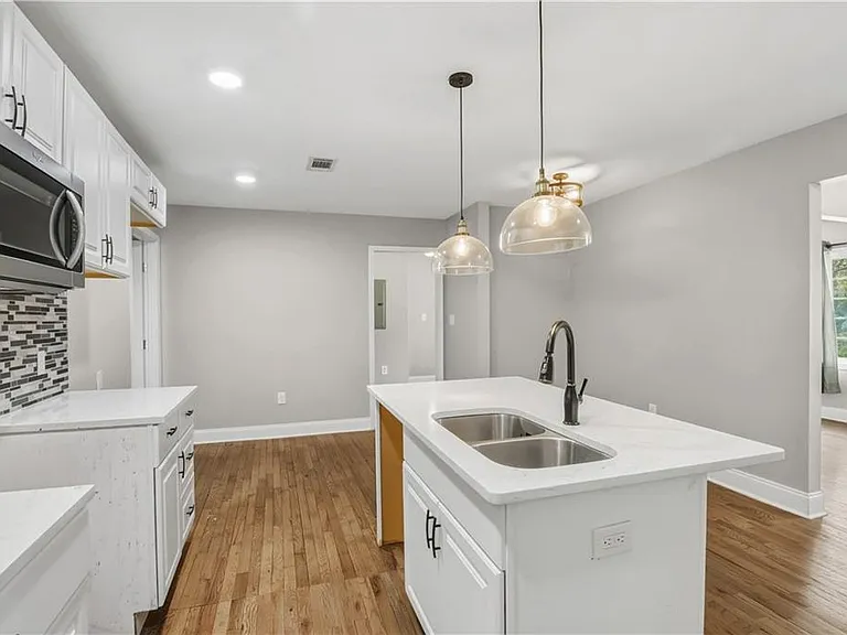 2866 Belvedere Ln — Photo 12