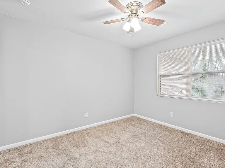 Georgian Oaks Apartments — Photo 16