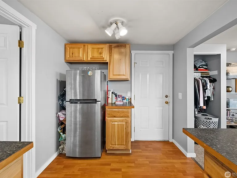 838 Prospect Aly — Photo 11