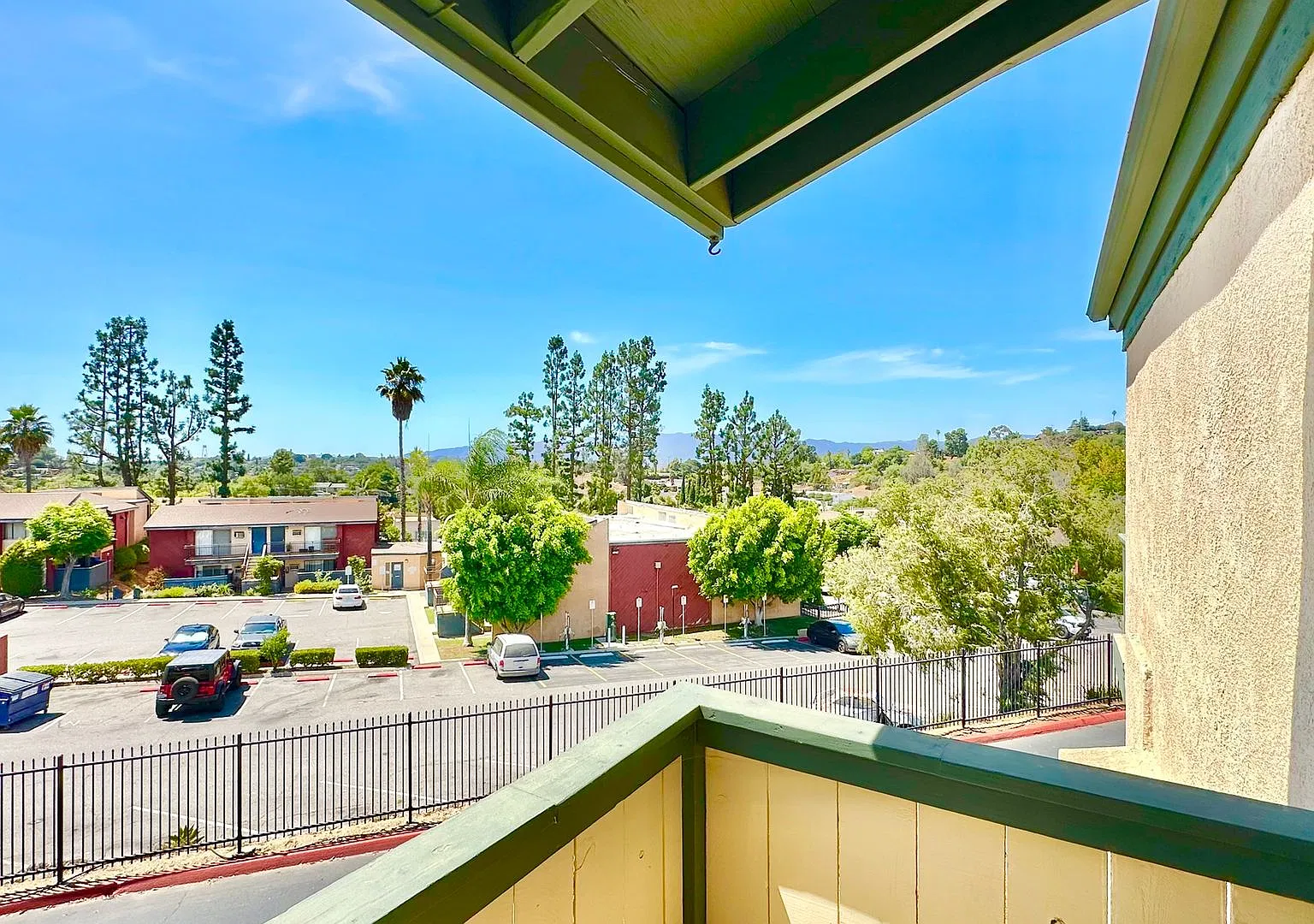 Darling, Upstairs, Corner-End Condo Unit in The Oaks HOA Community of Fallbrook! — Photo 3