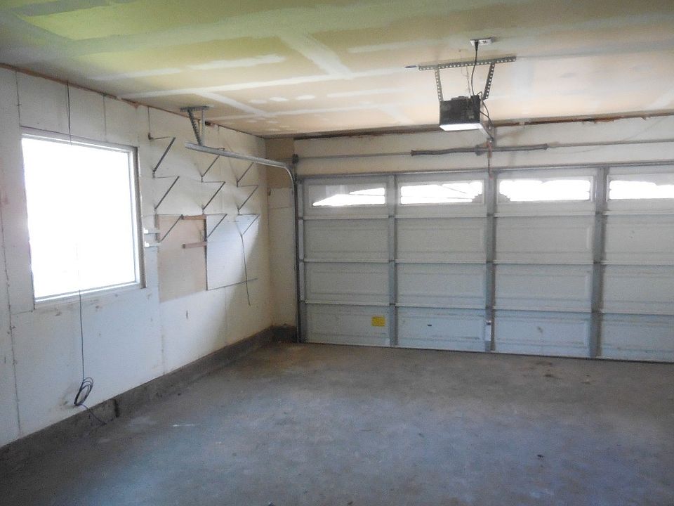 2nd image of 105 N Z St