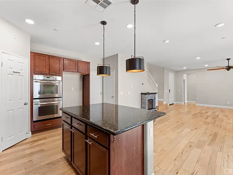 27425 Blackstone Rd — Photo 5