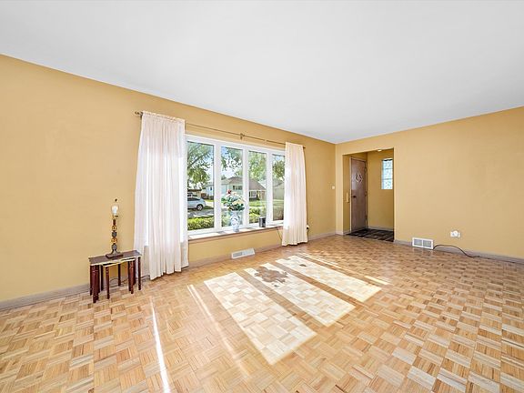 3rd image of 10432 Lamon Ave