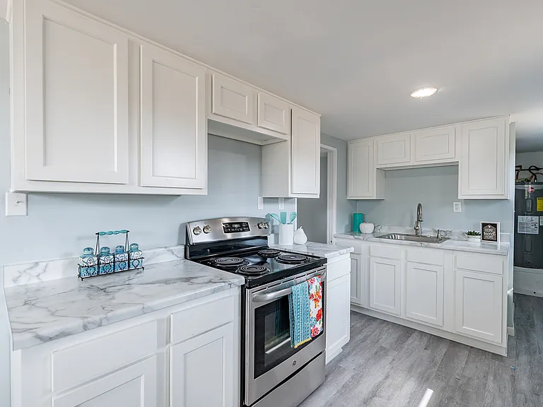 1231 E Lee St — Photo 11