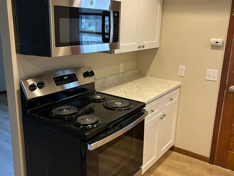 402 W Washington St #B — Photo 3