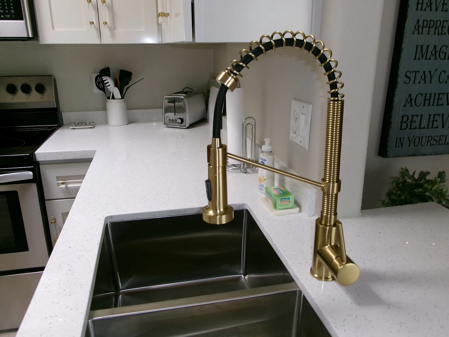 2 bed, 978 sqft, $1,700 — Photo 2