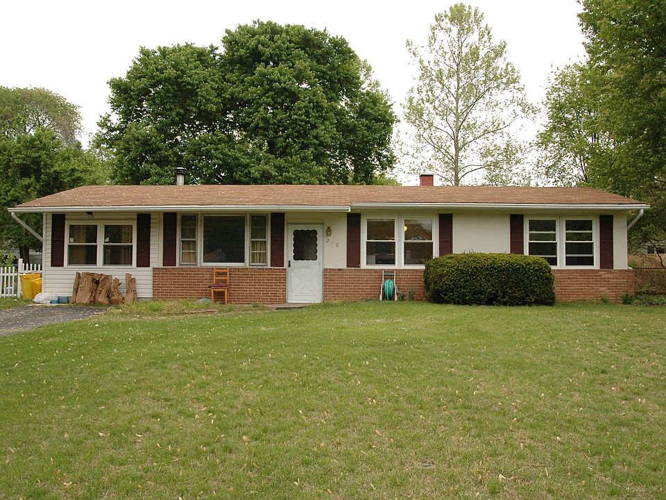 1st image of 210 Otis Dr