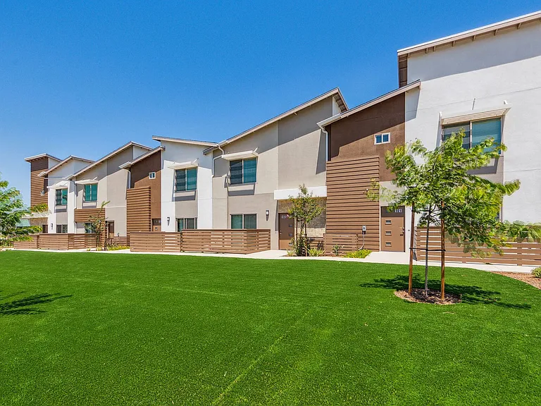 KSB - Santa Fe Townhomes — Photo 29