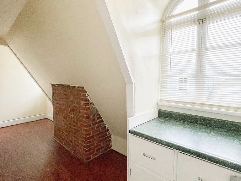 120 N Drake St #2 — Photo 2