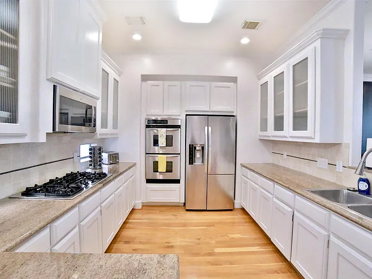 2410 Dorrington St #C — Photo 8