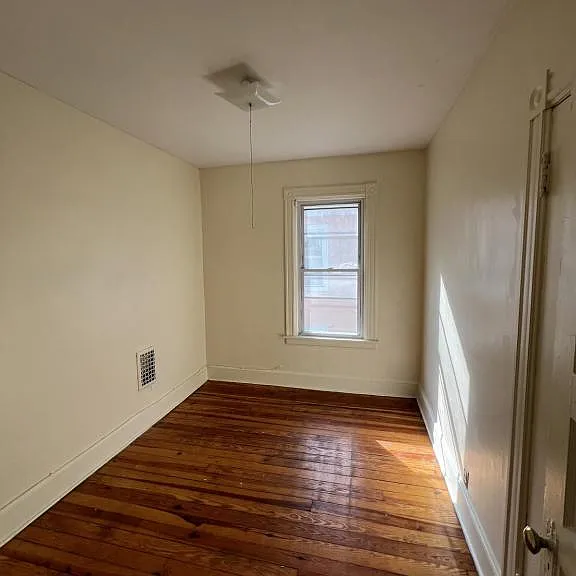 1213 Oswego St — Photo 6