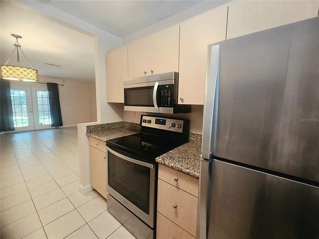 2 bed, 1.5 bath, 1000 sqft, $1,075 — Photo 4