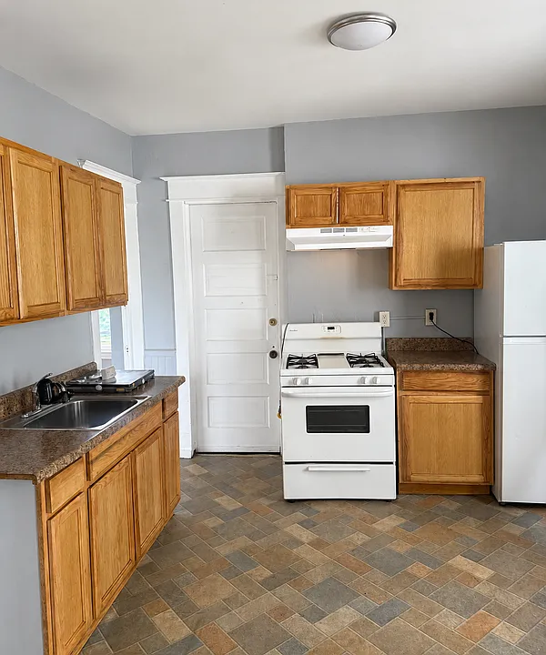 86 Woodlawn Ave #1