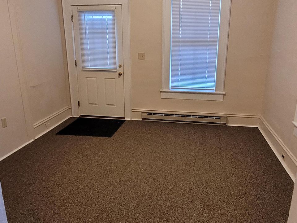 Front living room (new wall to wall carpet)