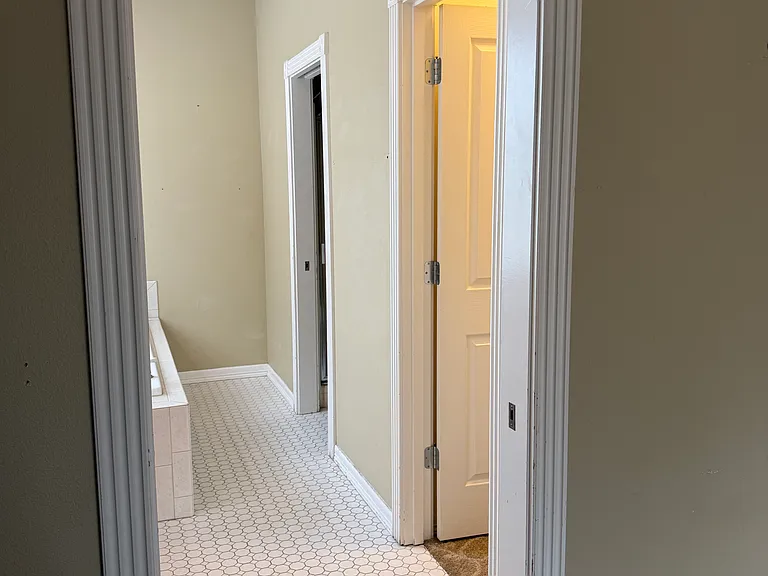 3228 N Main St — Photo 20