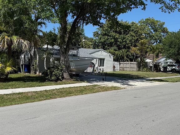3rd image of 907 SW 17th Street