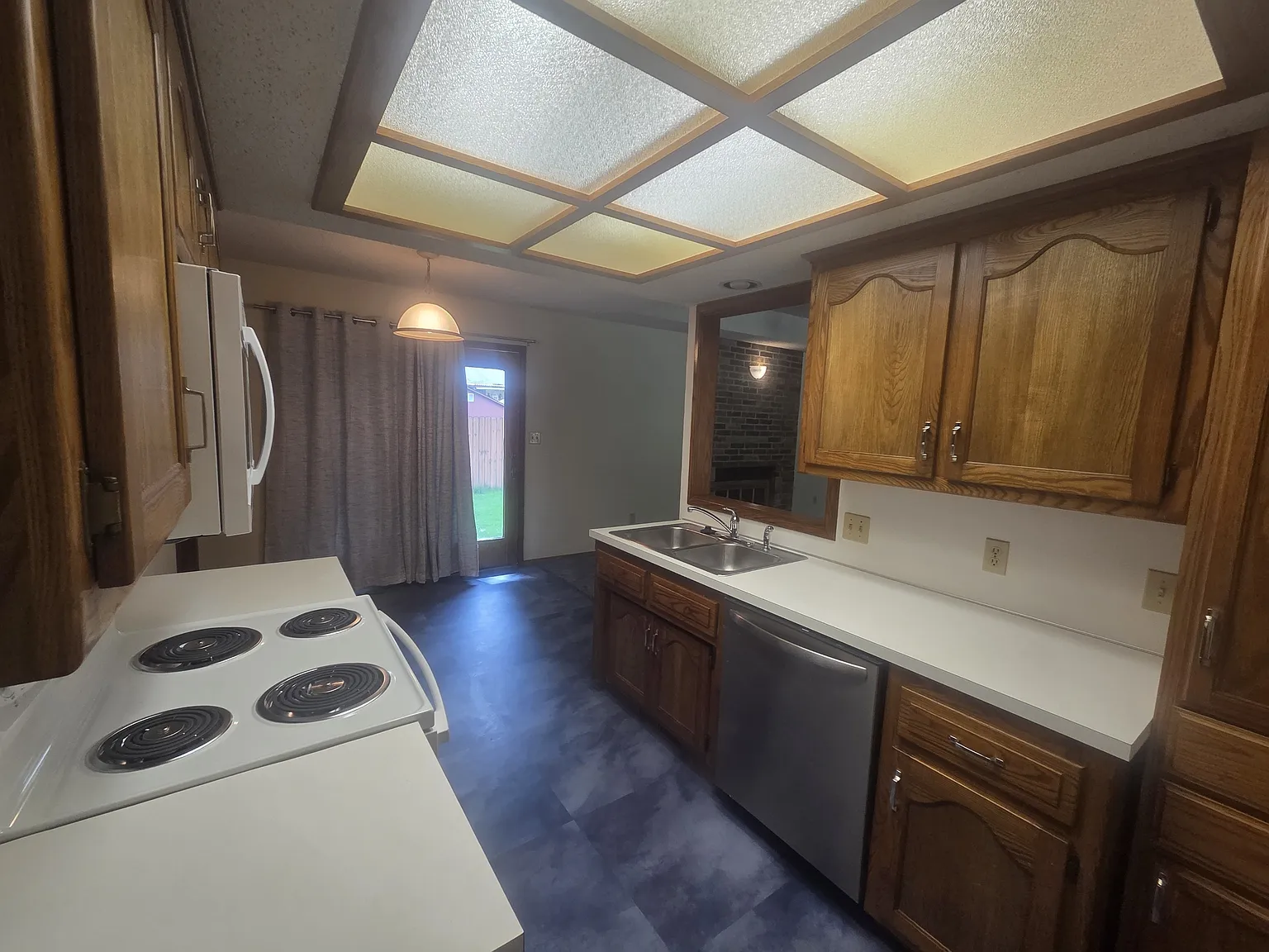 2051 South Kentwood Avenue — Photo 4