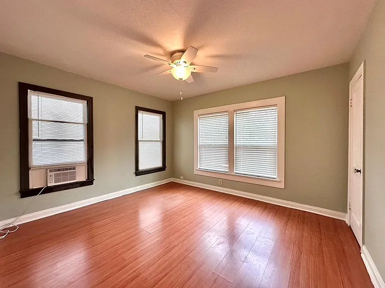 914 E 39th St #1 — Photo 10
