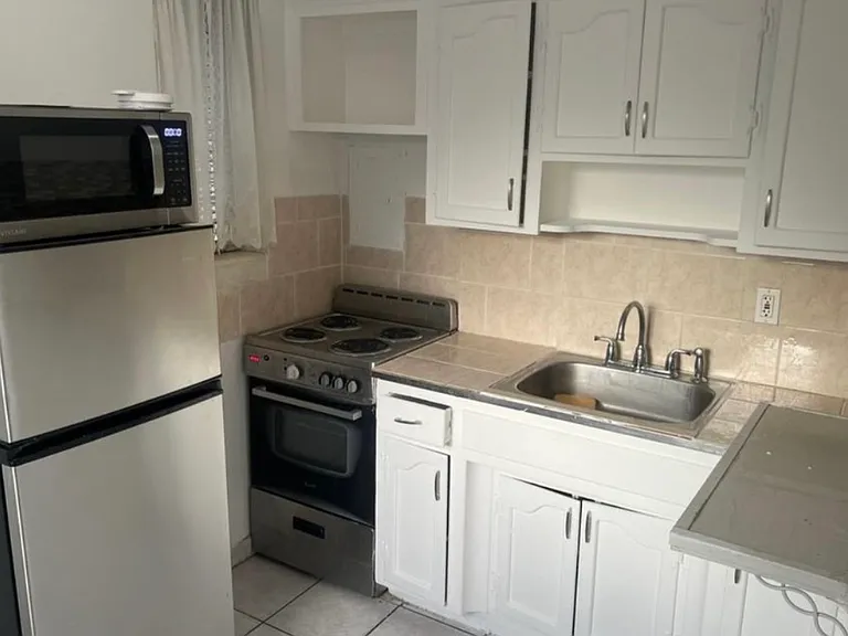 1823 SW 7th St #1821 — Photo 4
